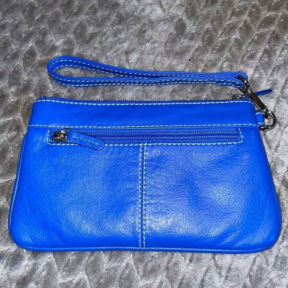 ili New York Genuine Leather wristlet.  NWOT.